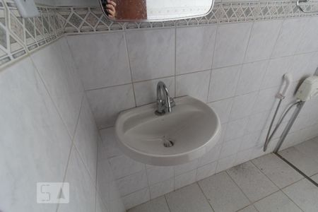 Casa para alugar com 400m², 2 quartos e 1 vaga Casa para alugar com 400m², 2 quartos e 1 vagaBanheiro