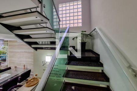 Casa à venda com 192m², 4 quartos e 4 vagasEscada