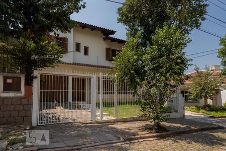Casa à venda com 260m², 5 quartos e 3 vagas Casa à venda com 260m², 5 quartos e 3 vagasFachada