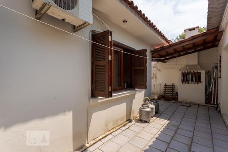 Casa à venda com 260m², 5 quartos e 3 vagas Casa à venda com 260m², 5 quartos e 3 vagasPátio