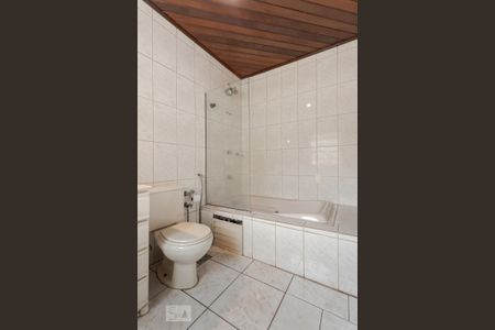 Casa à venda com 260m², 5 quartos e 3 vagas Casa à venda com 260m², 5 quartos e 3 vagasBanheiro da Suíte 1