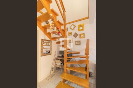 Sala de casa de condomínio à venda com 2 quartos, 90m² em Niterói, Canoas