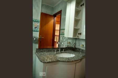 Casa à venda com 225m², 4 quartos e 4 vagasBanheiro do Quarto 1