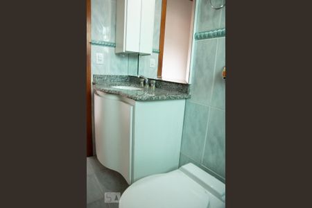 Casa à venda com 225m², 4 quartos e 4 vagasBanheiro 2