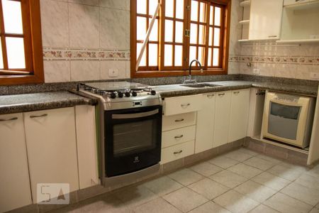 Casa à venda com 225m², 4 quartos e 4 vagasCozinha