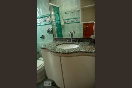 Casa à venda com 225m², 4 quartos e 4 vagasBanheiro do Quarto 1