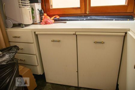 Casa à venda com 225m², 4 quartos e 4 vagasQuarto de Serviço