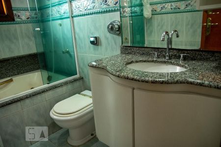 Casa à venda com 225m², 4 quartos e 4 vagasBanheiro do Quarto 1