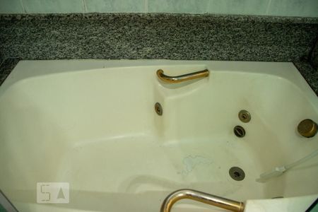 Casa à venda com 225m², 4 quartos e 4 vagasBanheiro do Quarto 1