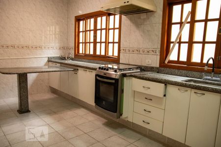 Casa à venda com 225m², 4 quartos e 4 vagasCozinha