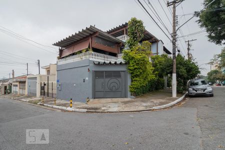 Casa à venda com 250m², 3 quartos e 3 vagas Casa à venda com 250m², 3 quartos e 3 vagasFachada