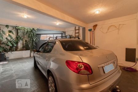 Casa à venda com 250m², 3 quartos e 3 vagas Casa à venda com 250m², 3 quartos e 3 vagasGaragem