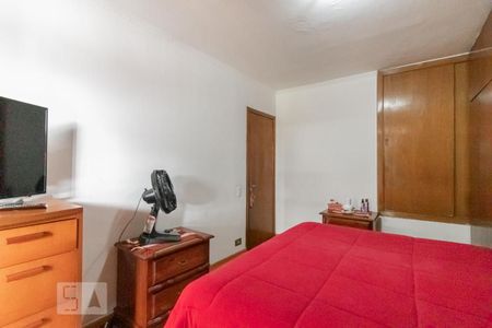 Casa à venda com 250m², 3 quartos e 3 vagas Casa à venda com 250m², 3 quartos e 3 vagasQuarto 2