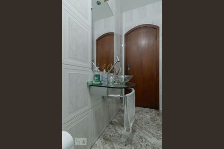 Casa à venda com 250m², 3 quartos e 3 vagas Casa à venda com 250m², 3 quartos e 3 vagasLavabo