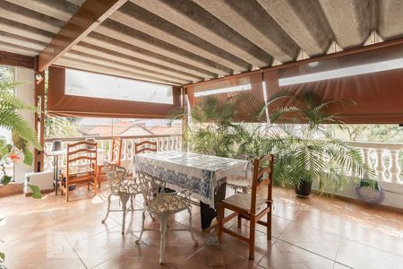 Casa à venda com 250m², 3 quartos e 3 vagas Casa à venda com 250m², 3 quartos e 3 vagasVaranda gourmet