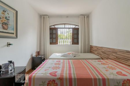 Casa à venda com 250m², 3 quartos e 3 vagas Casa à venda com 250m², 3 quartos e 3 vagasQuarto 1