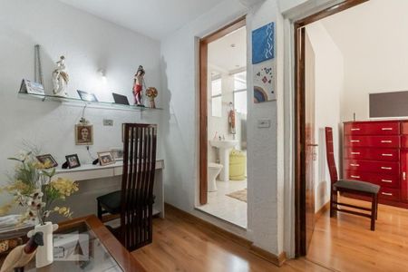 Casa à venda com 250m², 3 quartos e 3 vagas Casa à venda com 250m², 3 quartos e 3 vagasCorredor/Hall Segundo Andar