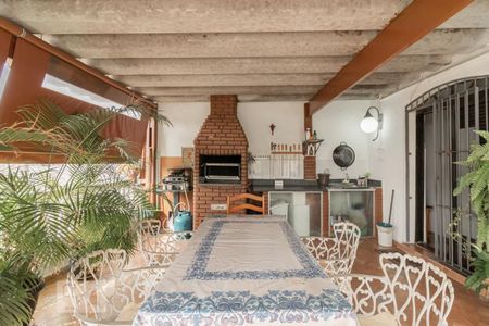 Casa à venda com 250m², 3 quartos e 3 vagas Casa à venda com 250m², 3 quartos e 3 vagasVaranda gourmet