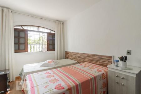 Casa à venda com 250m², 3 quartos e 3 vagas Casa à venda com 250m², 3 quartos e 3 vagasQuarto 1