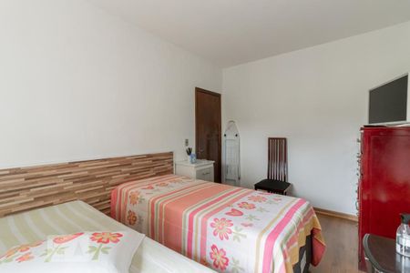 Casa à venda com 250m², 3 quartos e 3 vagas Casa à venda com 250m², 3 quartos e 3 vagasQuarto 1