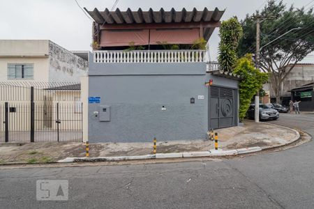 Casa à venda com 250m², 3 quartos e 3 vagas Casa à venda com 250m², 3 quartos e 3 vagasFachada