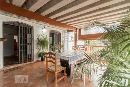 Casa à venda com 250m², 3 quartos e 3 vagas Casa à venda com 250m², 3 quartos e 3 vagasVaranda gourmet