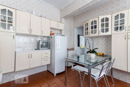 Casa à venda com 150m², 6 quartos e 2 vagas Casa à venda com 150m², 6 quartos e 2 vagasCozinha