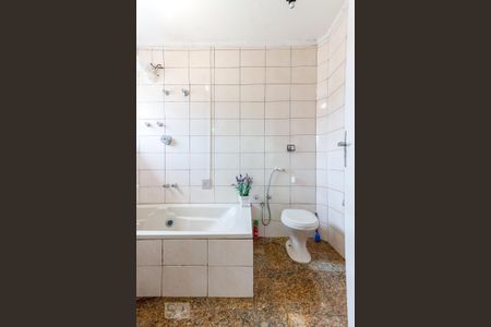 Casa à venda com 150m², 6 quartos e 2 vagas Casa à venda com 150m², 6 quartos e 2 vagasBanheiro 4