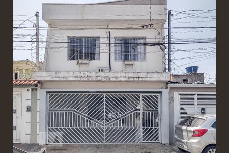 Casa à venda com 150m², 6 quartos e 2 vagas Casa à venda com 150m², 6 quartos e 2 vagasFachada