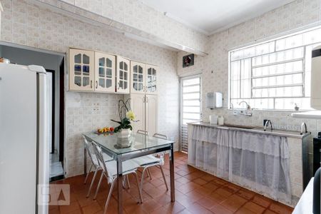 Casa à venda com 150m², 6 quartos e 2 vagas Casa à venda com 150m², 6 quartos e 2 vagasCozinha