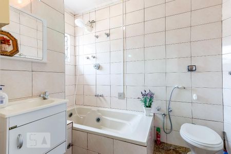 Casa à venda com 150m², 6 quartos e 2 vagas Casa à venda com 150m², 6 quartos e 2 vagasBanheiro 4