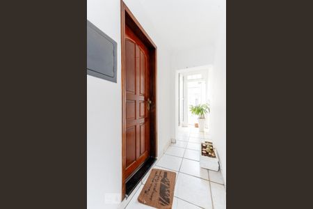 Casa à venda com 150m², 6 quartos e 2 vagas Casa à venda com 150m², 6 quartos e 2 vagasÁrea de Entrada