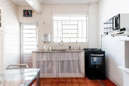 Casa à venda com 150m², 6 quartos e 2 vagas Casa à venda com 150m², 6 quartos e 2 vagasCozinha