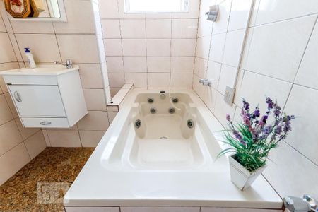 Casa à venda com 150m², 6 quartos e 2 vagas Casa à venda com 150m², 6 quartos e 2 vagasBanheiro 4