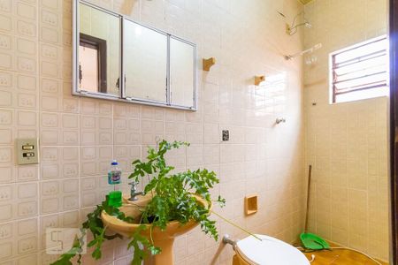 Casa para alugar com 214m², 4 quartos e 2 vagas Casa para alugar com 214m², 4 quartos e 2 vagasCasa de fundos - Banheiro