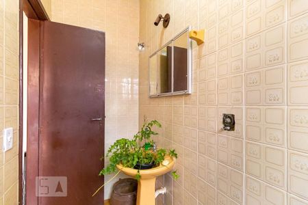 Casa para alugar com 214m², 4 quartos e 2 vagas Casa para alugar com 214m², 4 quartos e 2 vagasCasa de fundos - Banheiro