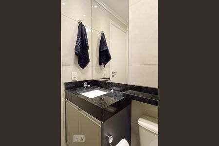 Banheiro suíte de apartamento para alugar com 1 quarto, 27m² em Bethaville I, Barueri