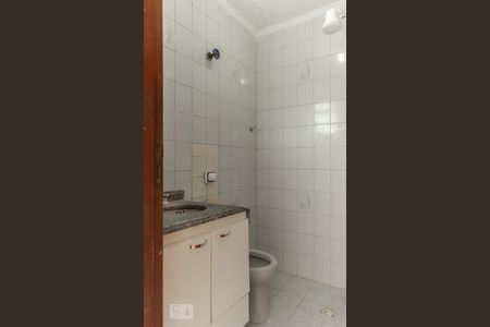Banheiro de casa para alugar com 1 quarto, 60m² em Vila Paulo Silas, São Paulo