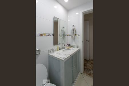 Casa de condomínio para alugar com 320m², 5 quartos e 3 vagas Casa de condomínio para alugar com 320m², 5 quartos e 3 vagasBanheiro da Suíte 5