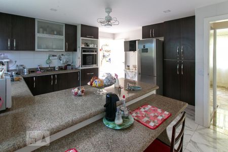 Casa de condomínio para alugar com 320m², 5 quartos e 3 vagas Casa de condomínio para alugar com 320m², 5 quartos e 3 vagasCozinha