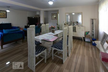 Sala de casa de condomínio para alugar com 5 quartos, 320m² em Recreio dos Bandeirantes, Rio de Janeiro