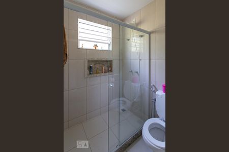 Casa de condomínio para alugar com 320m², 5 quartos e 3 vagas Casa de condomínio para alugar com 320m², 5 quartos e 3 vagasBanheiro da Suíte 1