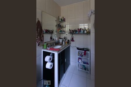 Casa de condomínio para alugar com 320m², 5 quartos e 3 vagas Casa de condomínio para alugar com 320m², 5 quartos e 3 vagasBanheiro da Suíte 1