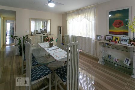 Sala de casa de condomínio para alugar com 5 quartos, 320m² em Recreio dos Bandeirantes, Rio de Janeiro