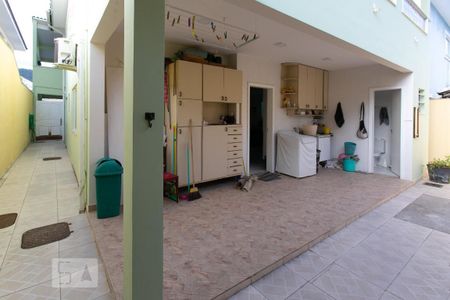 Casa de condomínio para alugar com 320m², 5 quartos e 3 vagas Casa de condomínio para alugar com 320m², 5 quartos e 3 vagasArea de Serviço- Quintal