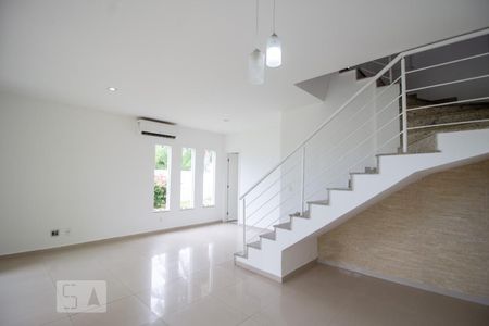 Sala de casa de condomínio à venda com 3 quartos, 160m² em Vargem Pequena, Rio de Janeiro