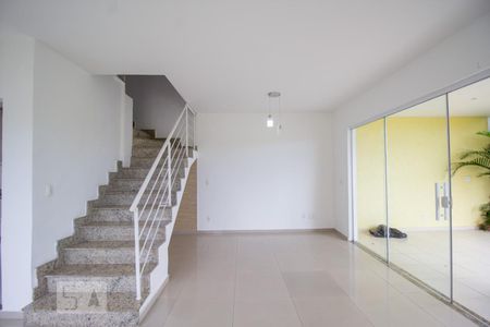 Sala de casa de condomínio à venda com 3 quartos, 160m² em Vargem Pequena, Rio de Janeiro