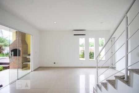 Sala de casa de condomínio à venda com 3 quartos, 160m² em Vargem Pequena, Rio de Janeiro