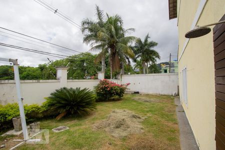 Casa de condomínio à venda com 160m², 3 quartos e 2 vagas Casa de condomínio à venda com 160m², 3 quartos e 2 vagasQuintal