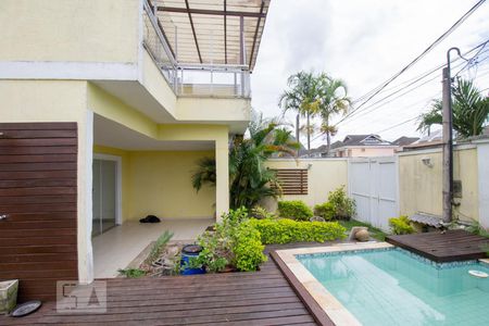 Casa de condomínio à venda com 160m², 3 quartos e 2 vagas Casa de condomínio à venda com 160m², 3 quartos e 2 vagasQuintal
